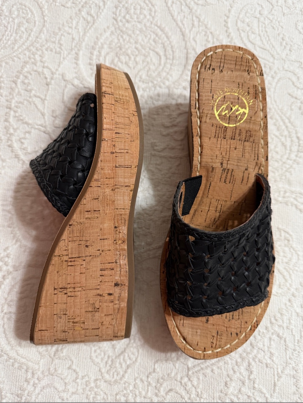 White Mountain Size 6.5M Black Platform Slide Sandals